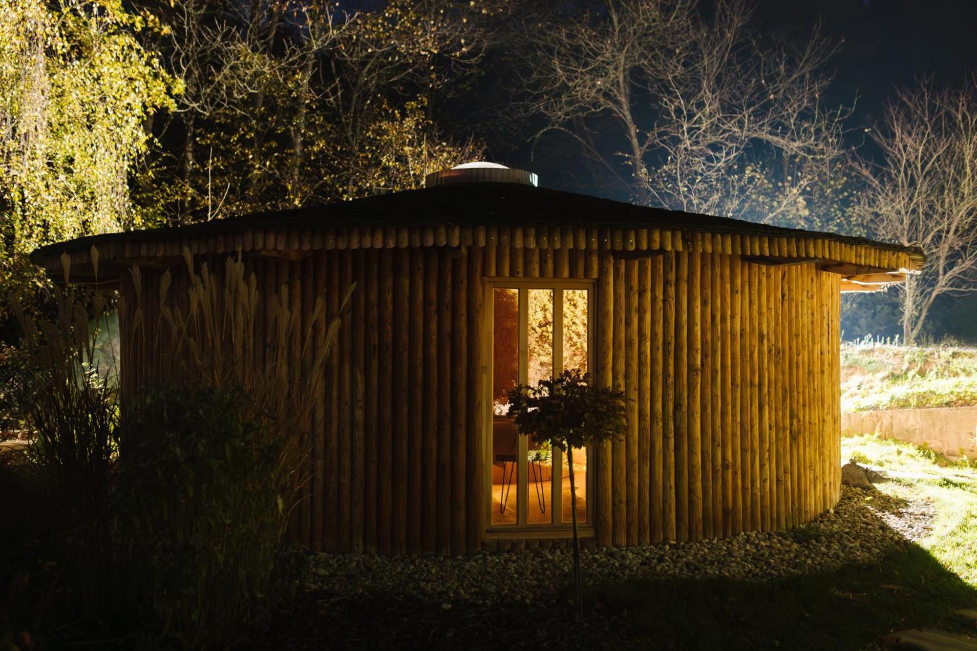 Glamp V Hluboké - Yurts&Wooden Houses Vsetín Exterior foto