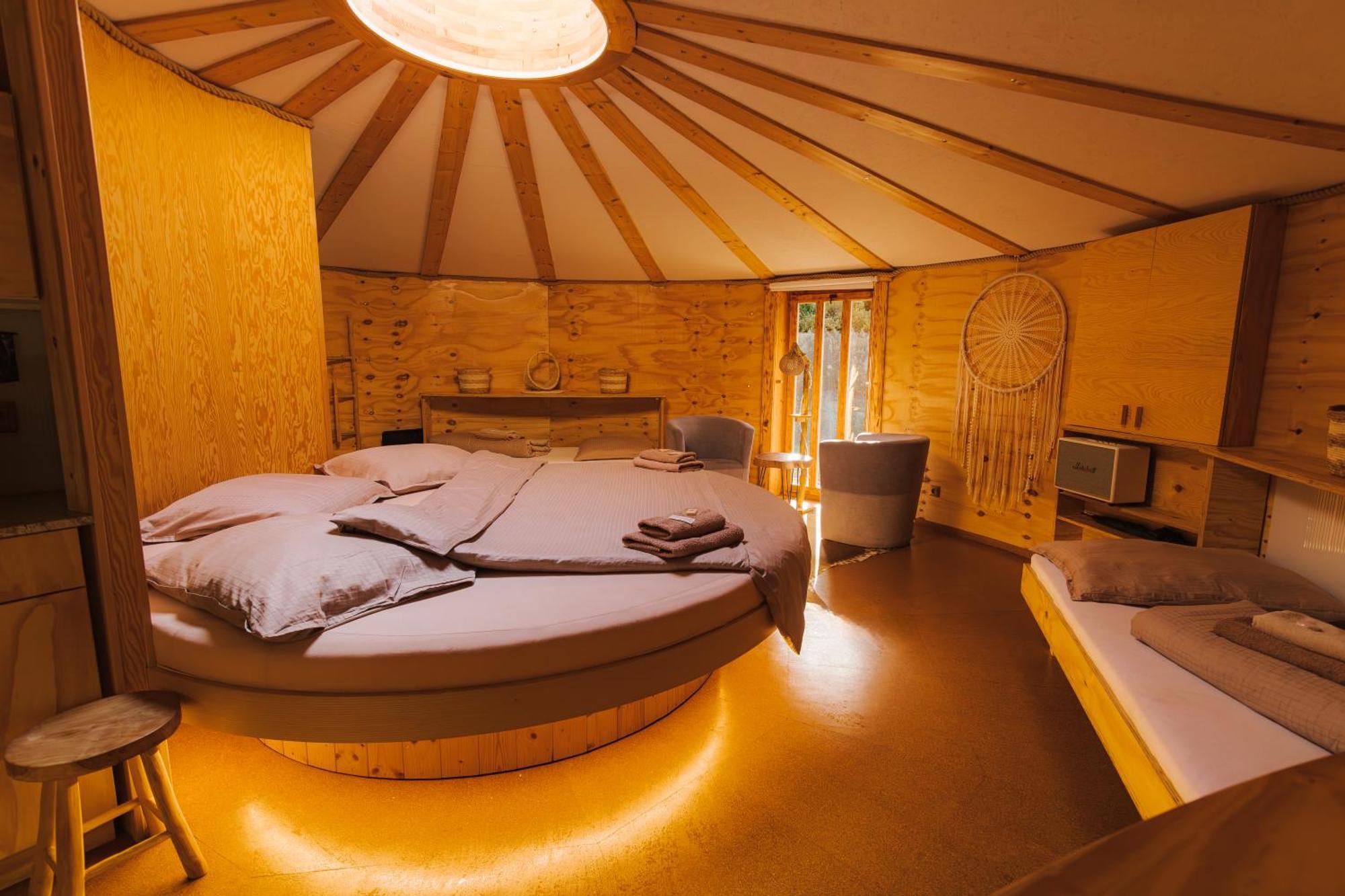 Glamp V Hluboké - Yurts&Wooden Houses Vsetín Exterior foto